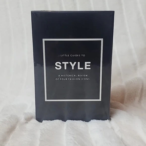 NIB Little Guides to Style - Picture 1 of 4